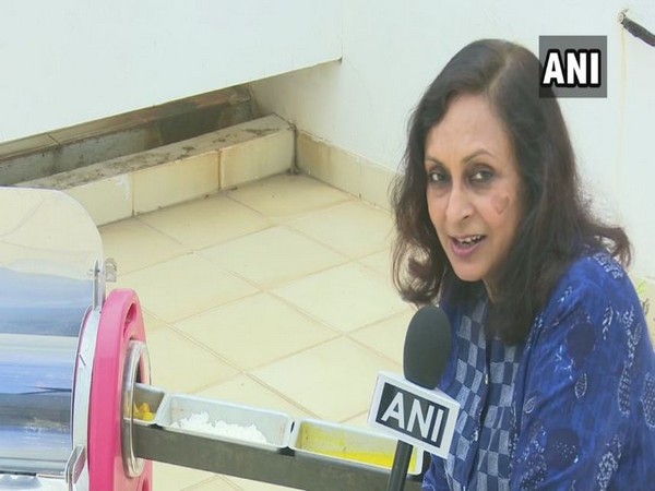 Aarti Mohanty demonstrating a solar cooker which she is using since a year. Photo/ANI