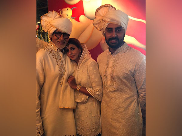 Amitabh Bachchan, Abhishek Bachchan, Shweta Bachchan (Image source: Instagram)