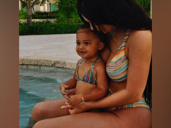 Kylie Jenner with daughter Stormi (Image Source: Instagram)