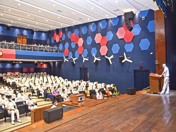 Closing ceremony for 'Hindi Fortnight' was held at Southern Naval Command Headquarters. (Photo/ANI)