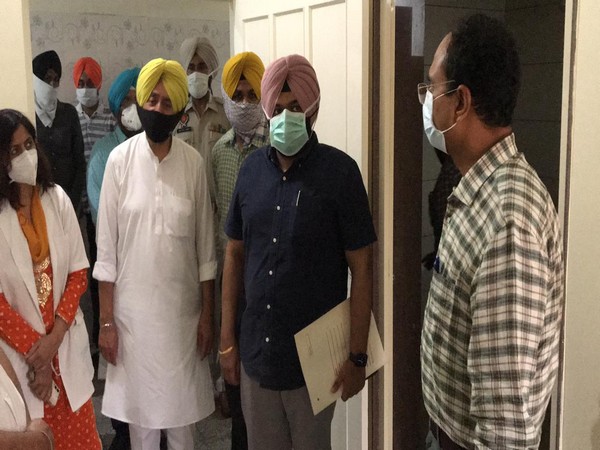 Deputy Commissioner Varinder Kumar Sharma inspecting the building