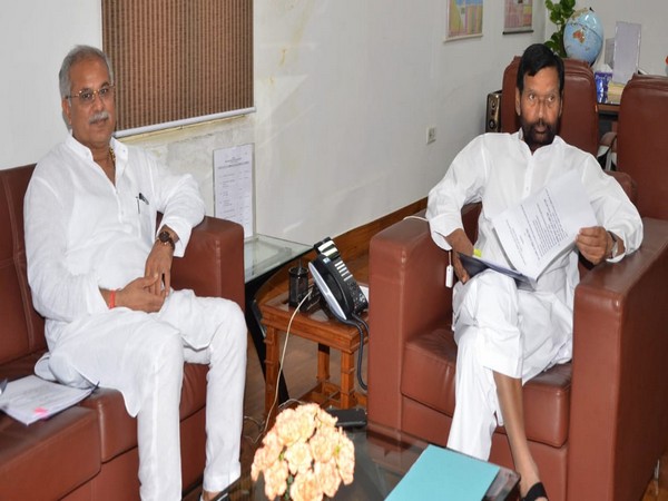 Chhattisgarh Chief Minister Bhupesh Singh Baghel (left) met Union Minister Ram Vilas Paswan on Wednesday in New Delhi. Photo/ANI