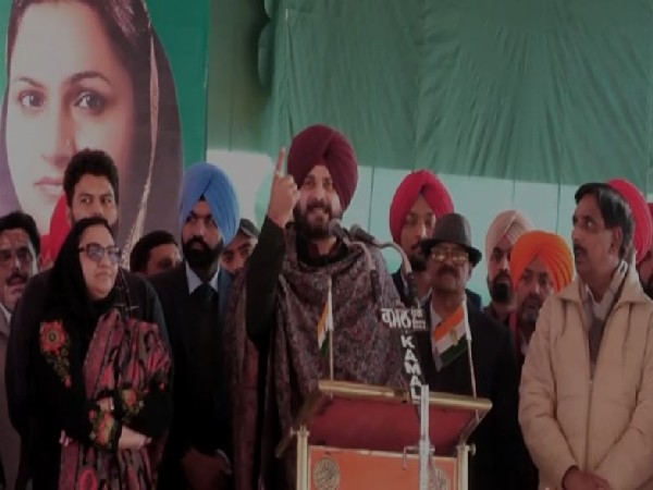 Punjab Congress chief Navjot Singh Sidhu addressing a rally in Malerkotla
