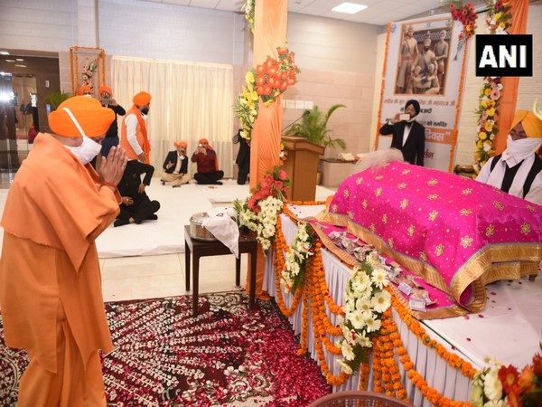 Chief Minister Yogi Adityanath today attended Gurbani Kirtan at 5, Kalidas Marg on Sahibzada Day.