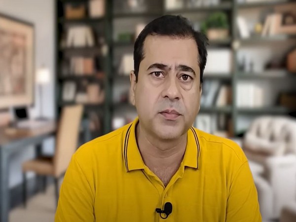 Pakistan journalist Imran Riaz Khan (Photo Credit: Grab from Imran Riaz's YouTube video )