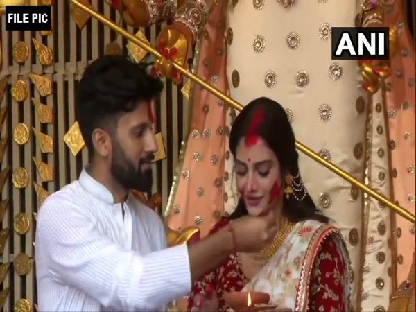 TMC MP Nusrat Jahan (R) and businessman Nikhil Jain (L).