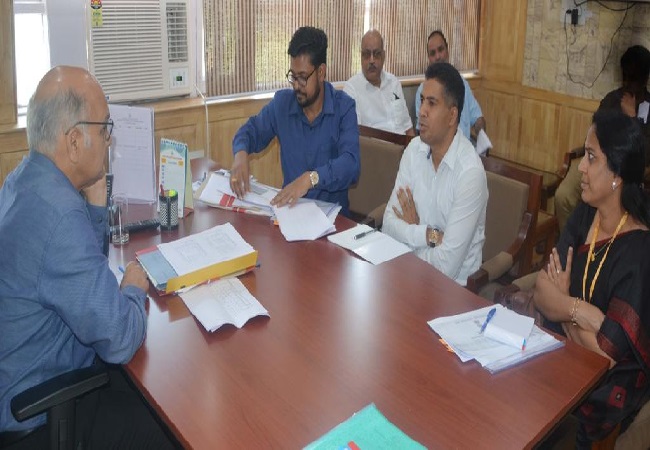 KK Sharma, Advisor to Jammu and Kashmir Governor in Srinagar on Thursday. Image Source: Twitter handle of DIPR-J-K