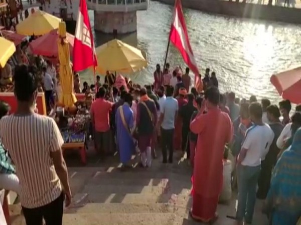 Dev Dolis' at Har Ki Pauri (Photo/ANI)