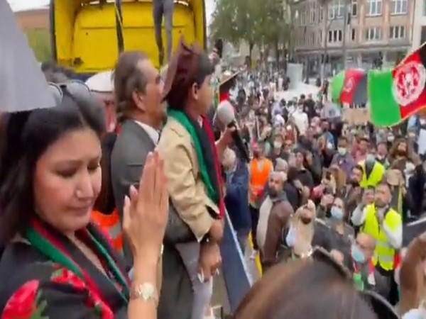 Afghans living in Germany hold protest in support the survival of 'Afghanistan' [Image: Twitter @Pajhwok]: 