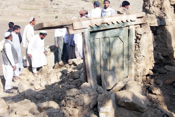 Locals pulling people out of ruins of the collapsed mosque in Nangarhar province on Saturday (Source: Twitter handle of Tolo News)