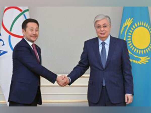 Kazakhstan President Kassym-Jomart Tokayev with the Executive Director of the CICA Secretariat Kairat Sarybay