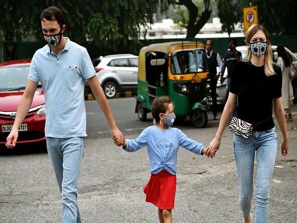 People wearing pollution masks in New Delhi. Photo/ANI