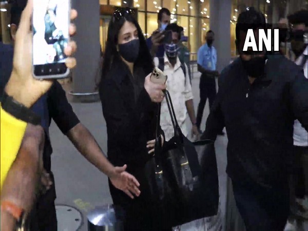 Aishwarya Rai Bachchan reaches Mumbai last night (Photo/ANI)