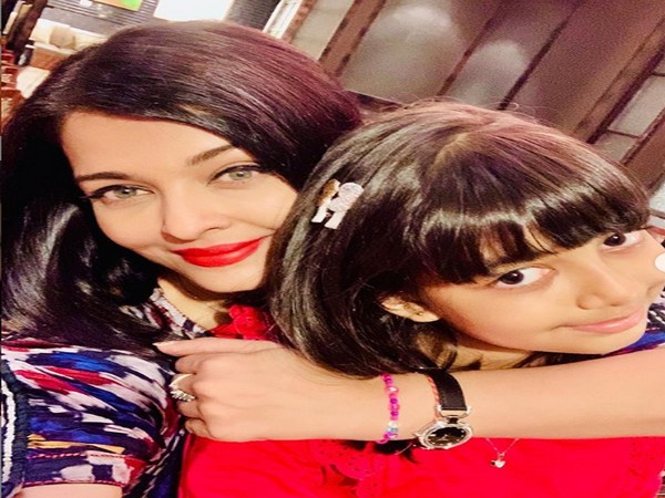 Actor Aishwarya Rai Bachchan with daughter Aaradhya Bachchan. (Image Source: Instagram)