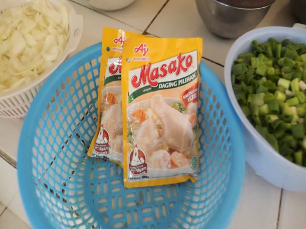 Ajinomoto contributes to safe and tasty meal in Indonesia.