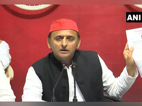 Akhilesh Yadav bats for secular politics