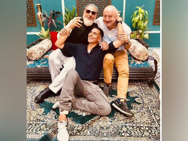 Gulshan Grover, Anupam Kher and Akshay Kumar (picture courtesy: Instagram)