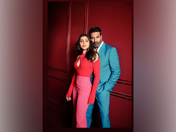 Akshay Kumar and Samantha (Image source: Instagram)