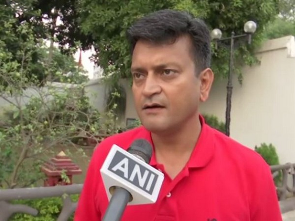 JDU leader Ajay Alok talking to ANI in Patna on Monday 