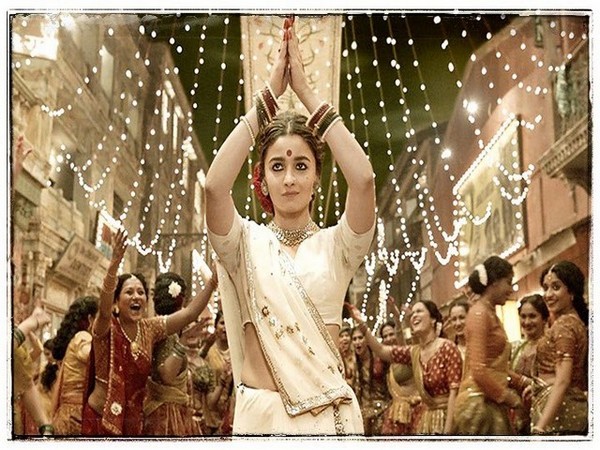 Alia Bhatt's still from 'Gangubai Kathiawadi' (Image source: Twitter)