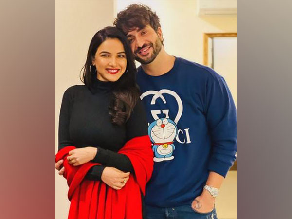 Jasmin Bhasin and Aly Goni (Image source: Instagram)