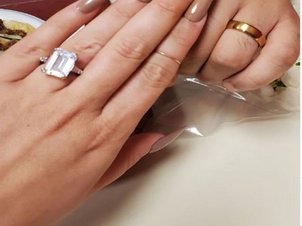 American actor Amanda Bynes engagement ring (Image Source: Instagram)