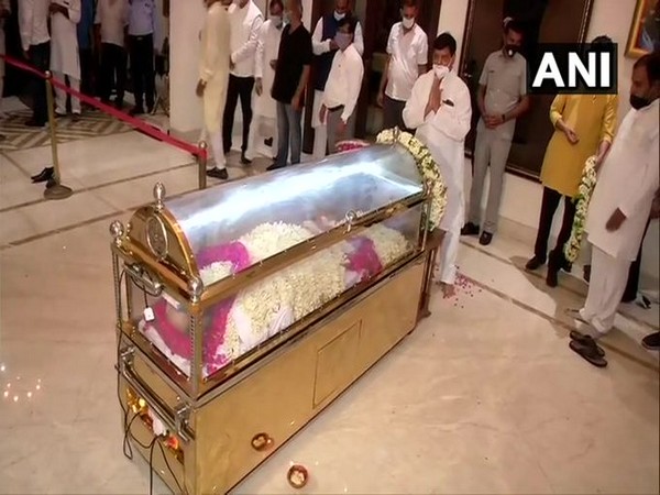 Mortal remains of senior leader Amar Singh brought to his residence in Delhi on Sunday. 