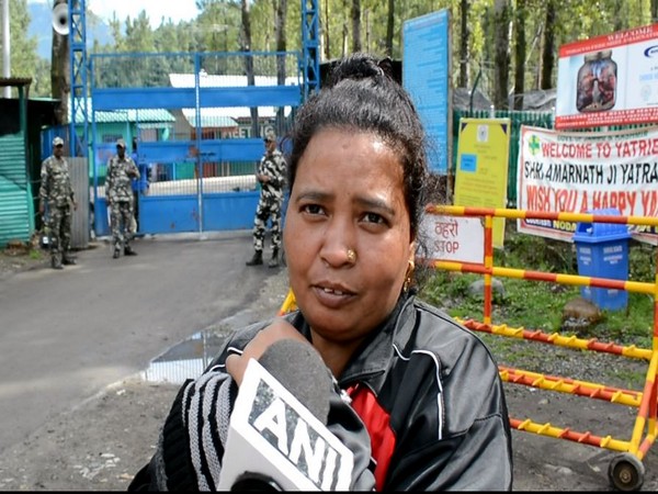 Mamta Goyal, one of the pilgrims talks to ANI at Pahalgam in Srinagar at August 3. Photo/ANI