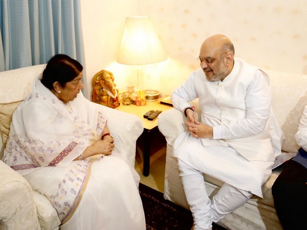 Picture tweeted by Union Home Minister Amit Shah on  Lata Mangeshkar's death.