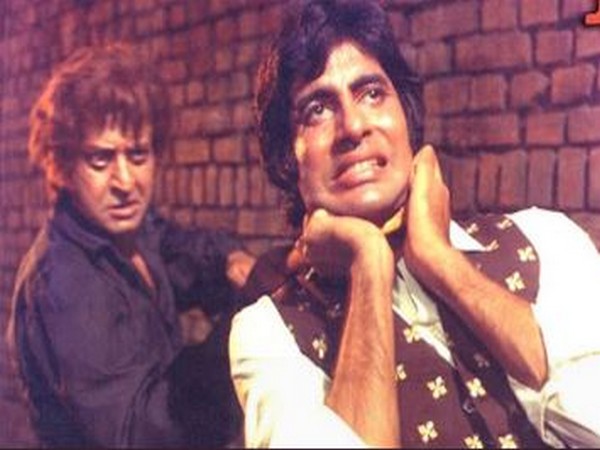 'Blessed' Big B thanks Twitter followers on hitting 27 million mark