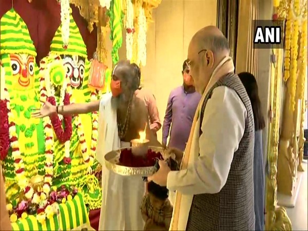 Union Home Minister Amit Shah offers prayers at Shree Jagannathji Temple in Gujarat's Ahmedabad (Photo/ ANI)