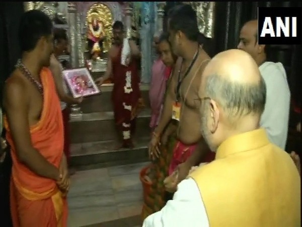 Union Minister Amit Shah offering prayer at Shri Ambabai Mahalaxmi Temple in Kolhapur on Sunday. Photo/ANI