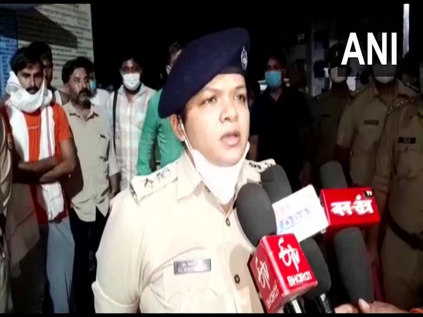 Amethi SP Khyati Garg speaking to reporters (Photo/ANI)
