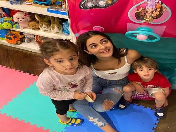 Actor Ananya Panday with Karan Johar's twins Roohi Johar and Yash Johar (Image source: Instagram)