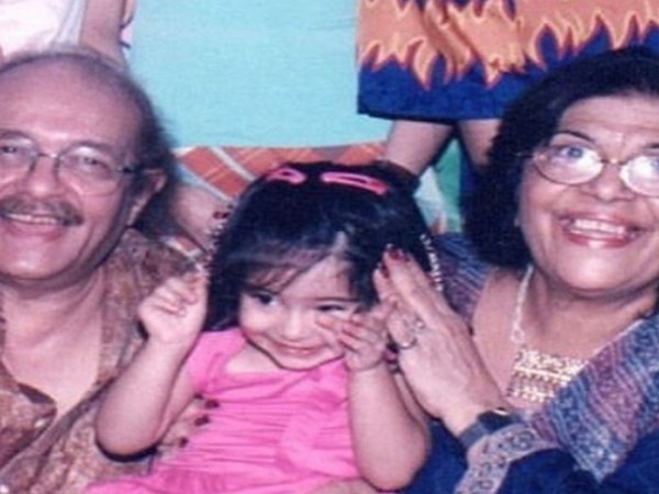 Childhood picture of Ananya Panday with her grandparents (Image Source: Instagram)