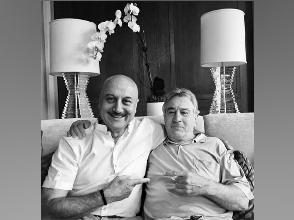 Anupam Kher, Robert De Niro (Image courtesy: Instagram)