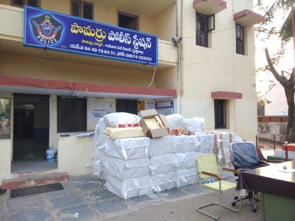 A visual of Gutkha, other items seized. 