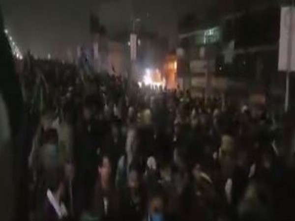 Anti-France demonstrators marched towards Islamabad from Rawalpindi against publication of 