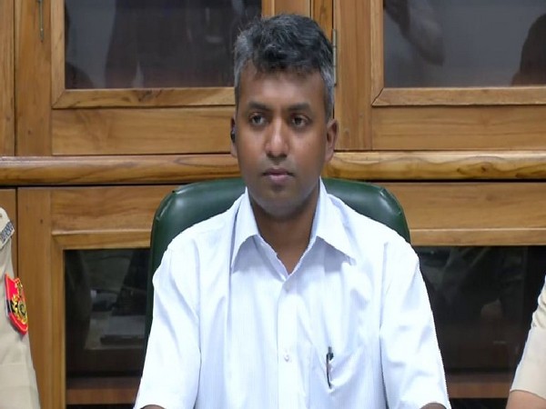 Deputy Commissioner of Police Anto Alphonse addressing media persons in New Delhi on Sunday. Photo/ANI