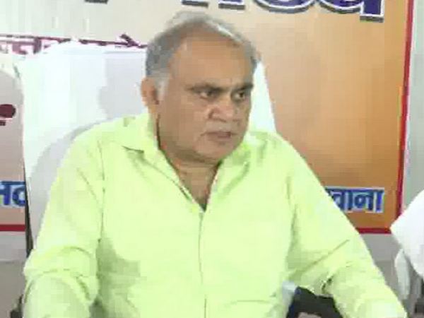 UP Chief Secretary Anup Kumar Pandey speaking at a press conference in Lucknow on Sunday. Photo/ANI