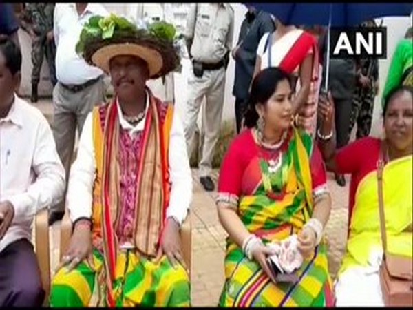 Union Minister Arjun Munda with his wife Meera Munda in Khunti on Friday. Photo/ANI