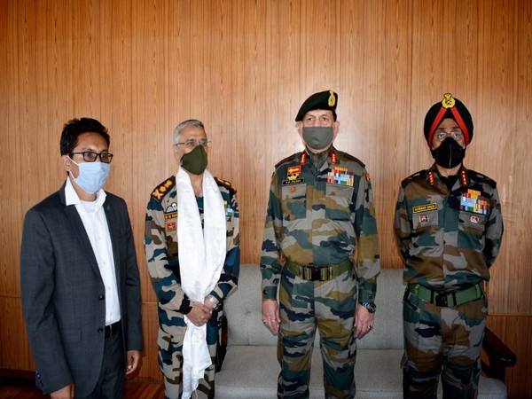 Army chief Manoj Mukund Naravane with Ladakh MP Jamyang Tsering Namgyal, Northern Army Commander and Leh Corps Commander