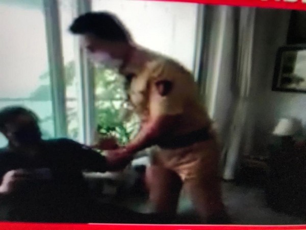 Visuals from Republic TV editor-in-chief Arnab Goswami's residence in Mumbai. (Source: Republic TV)