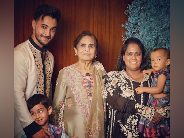 Family picture shared by Arpita Khan (Image source: Instagram)