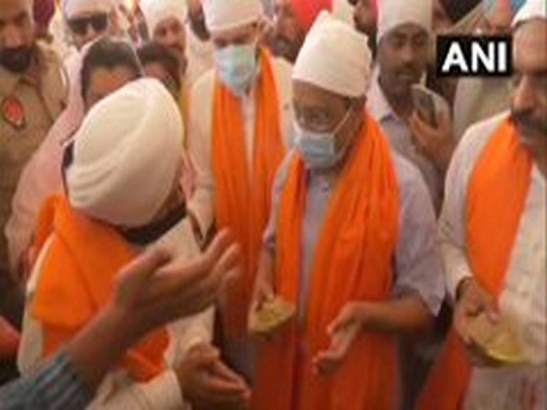 Delhi Chief Minister and AAP Convener Arvind Kejriwal at Golden Temple