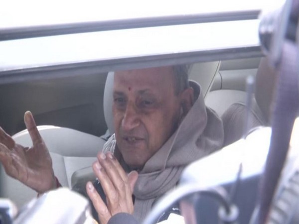 AAP chief Arvind Kejriwal's father Gobind Ram Kejriwal speaks to media in New Delhi on Wednesday. Photo/ANI