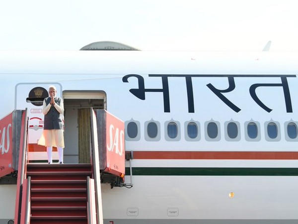 Prime Minister Narendra Modi leaves for Paris (Photo Credit: PMO)