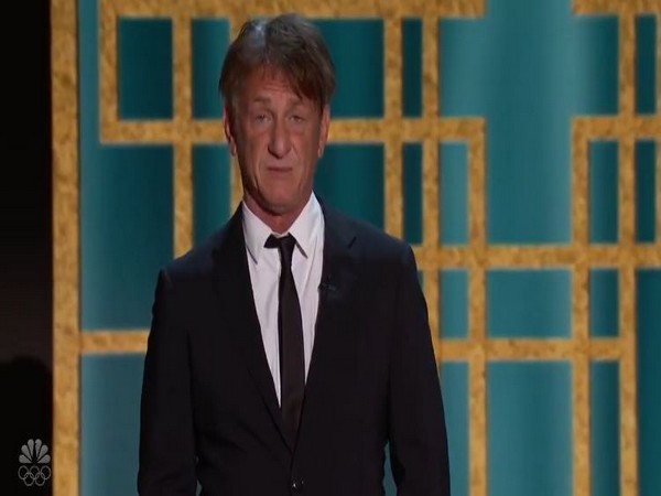 Sean Penn at the Golden Globes 2021 (Image courtesy: Twitter)
