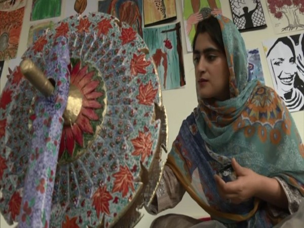 Shafiya Shafi revives Kashmiri culture, heritage through Paper Mache art. (ANI/photo)