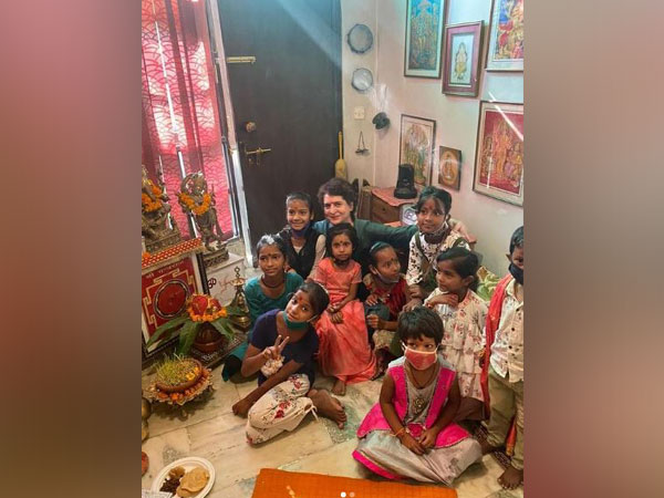 Congress leader Priyanka Gandhi Vadra with kids (Image courtesy: Instagram/@priyankagandhivadra)